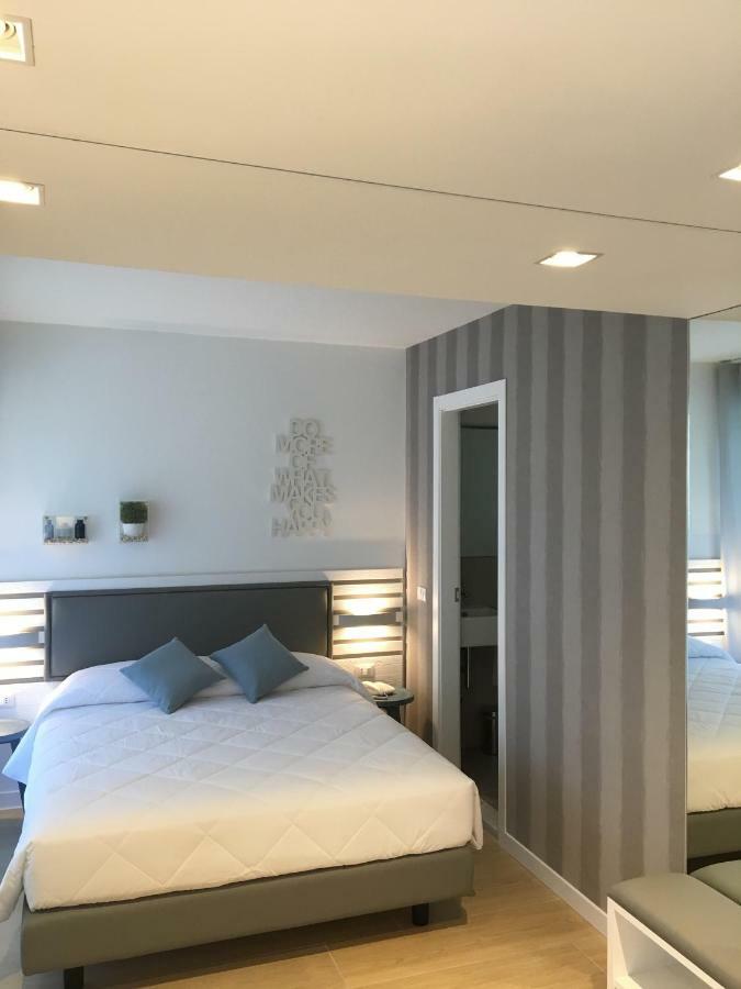 Suite Erica Lignano Hotel Lignano Sabbiadoro Kültér fotó